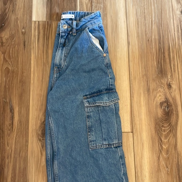 Zara dark wash cargo jeans - Picture 1 of 4
